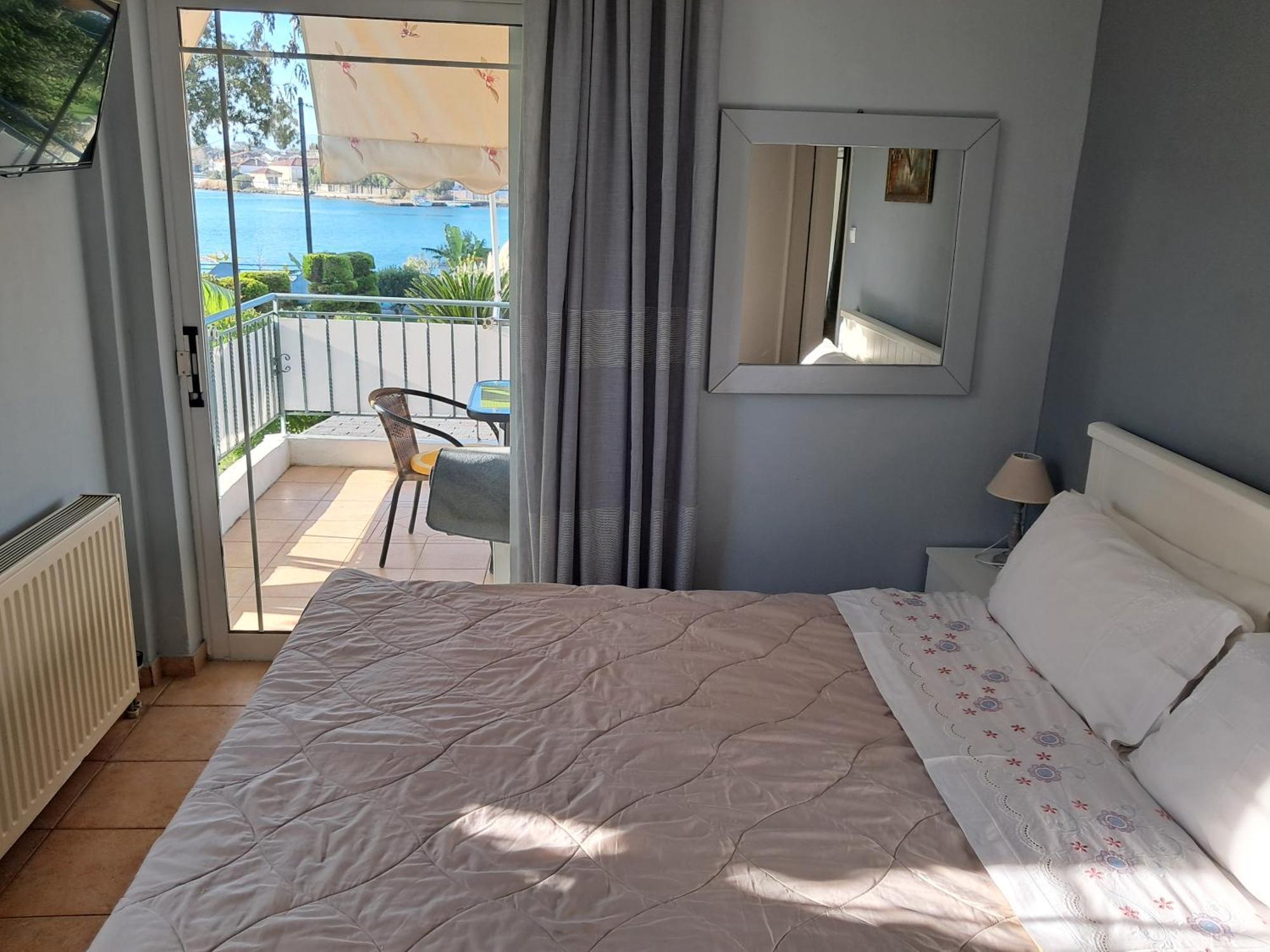 Top Floor On Villa, 3' From Center, By The Sea! Host Is Efi Kwsta Preveza Ngoại thất bức ảnh